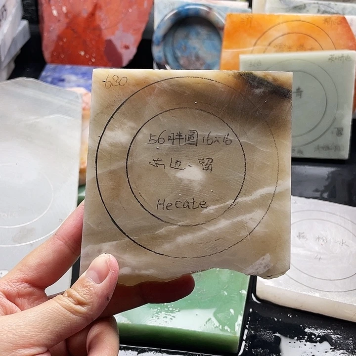 独山玉未镶嵌手镯定制