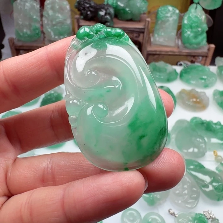 颈饰未镶嵌石英质玉