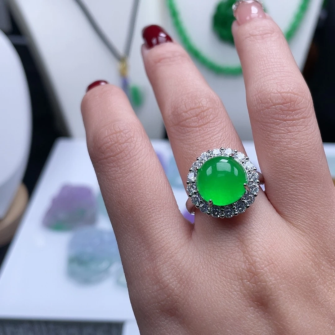 翡翠吊坠(赠链)未镶嵌