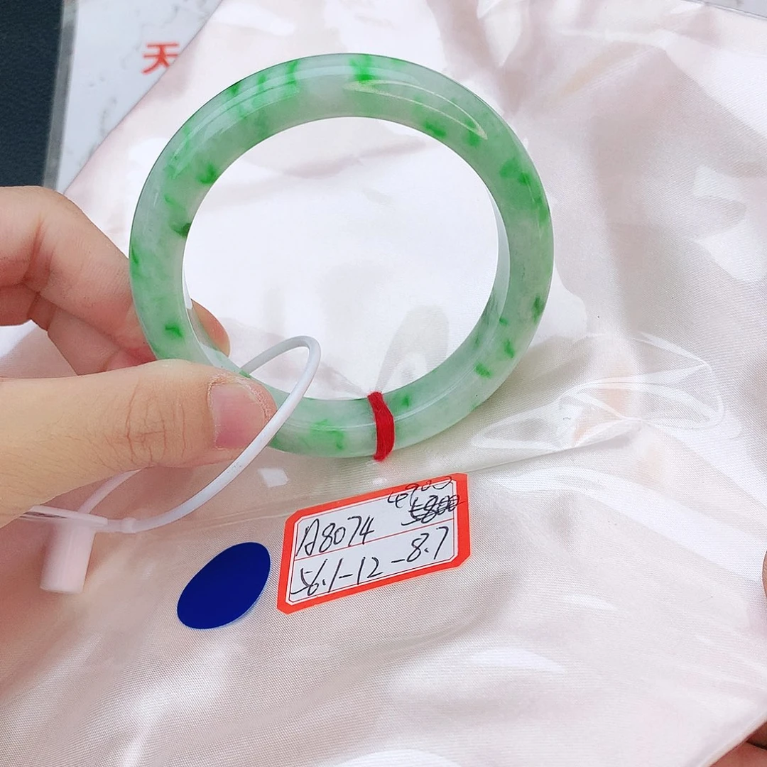 翡翠手镯未镶嵌翡翠