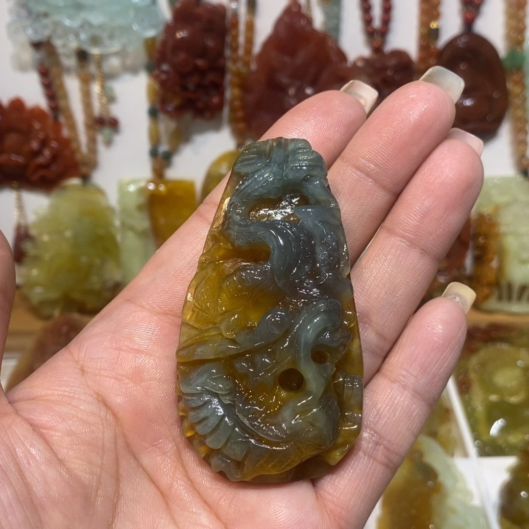蛇纹石玉未镶嵌颈饰
