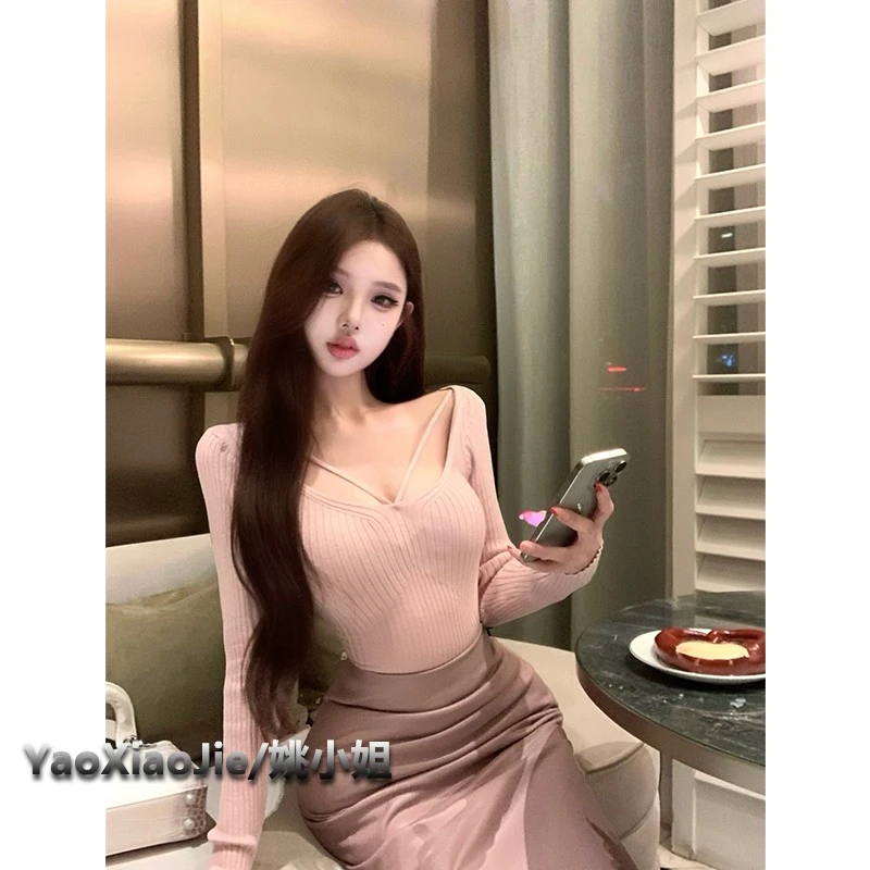 纯欲风粉色u领长袖针织衫女秋季修身收腰打底衫辣妹紧身内搭上衣