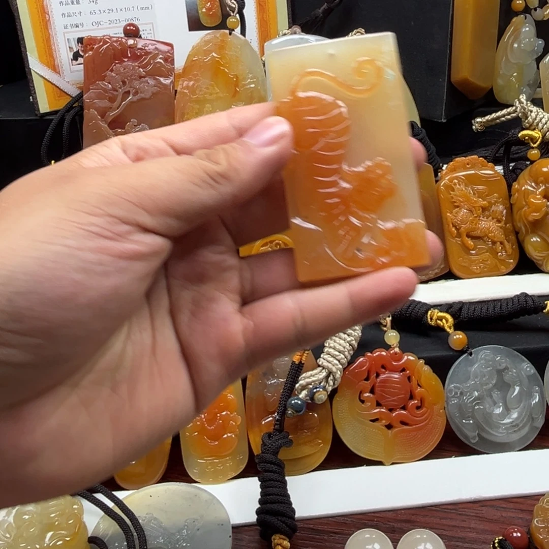 未镶嵌石英质玉（黄龙玉）黄龙玉
