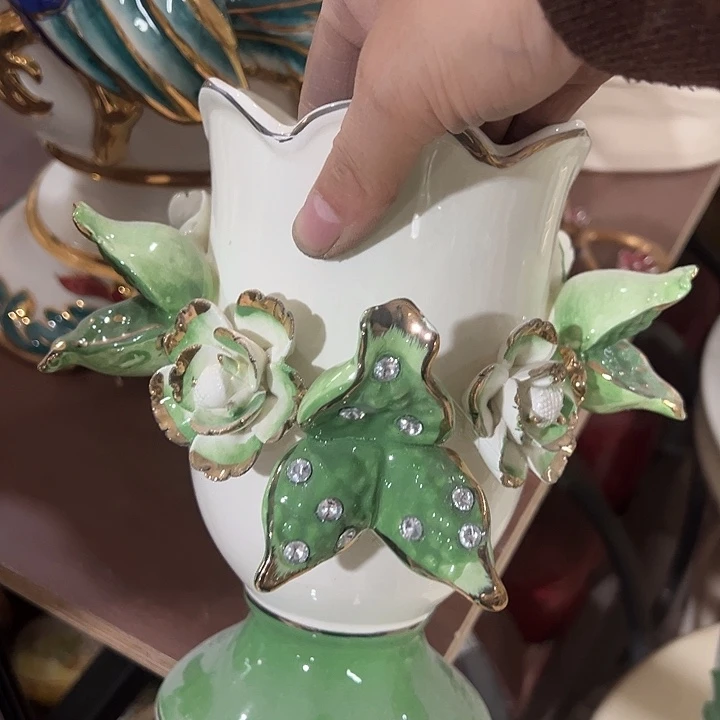 瓷片瑕。。。。。。。。。。。。。