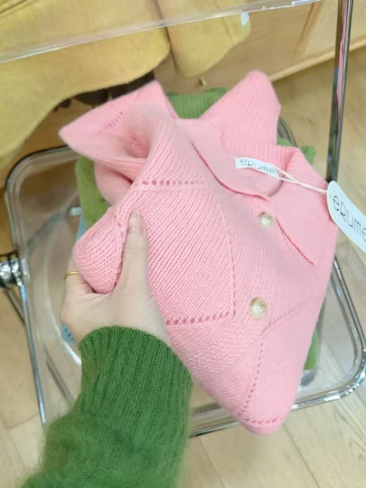 七言家巨好看   #韩系茶粉翻领菱格软糯毛衣开衫306-260