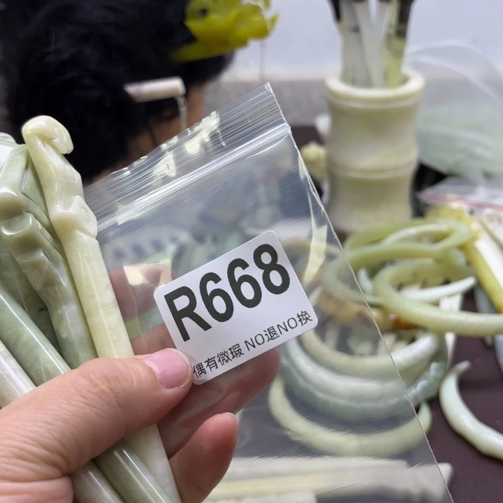 蛇纹石玉发饰合金蝶*