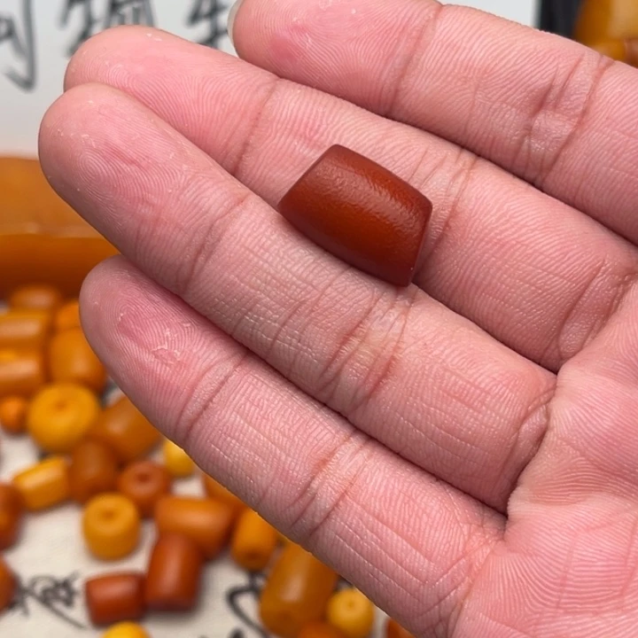 佛***语琥珀未镶嵌裸石蜜蜡马蹄