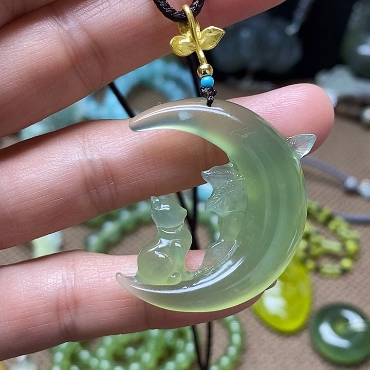 蛇纹石玉未镶嵌颈饰