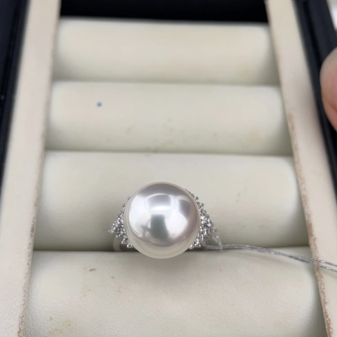 未镶嵌海水珍珠耳饰