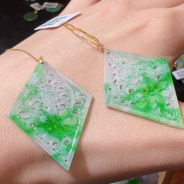 翡翠挂件18K金镶嵌翡翠