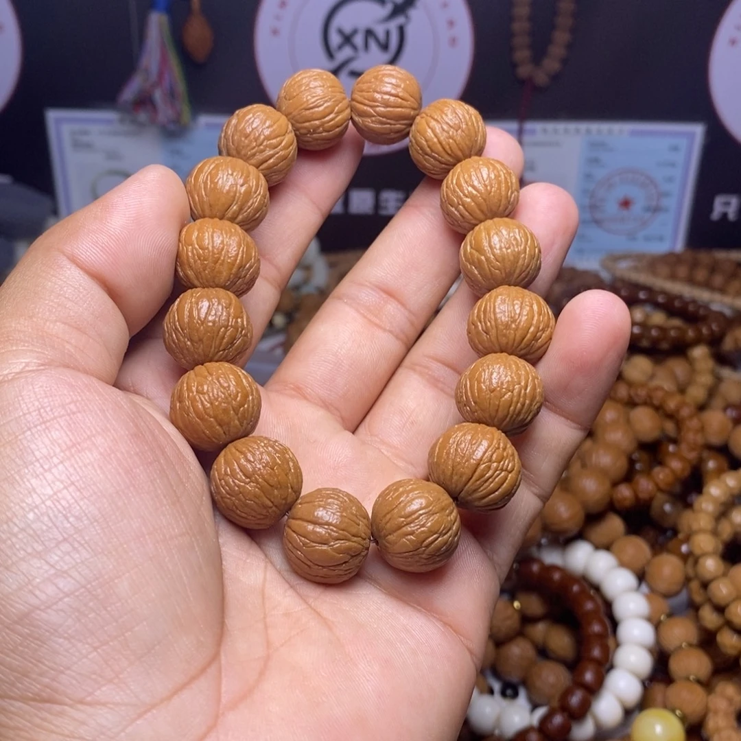 吊坠猴头核桃凤羽