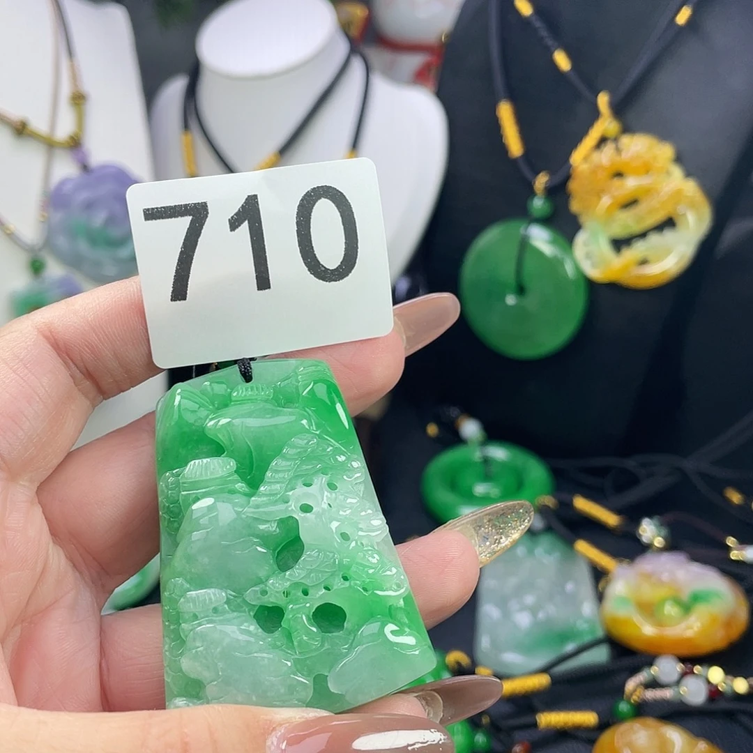 翡翠未镶嵌吊坠(赠链)