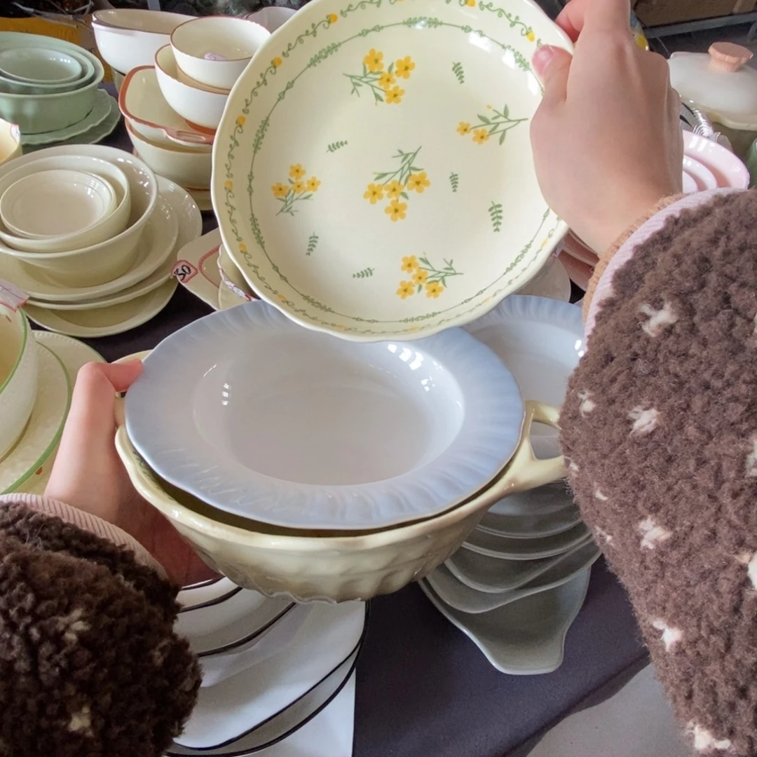瓷黄花双耳一个 八寸盘一个 草帽八寸一个