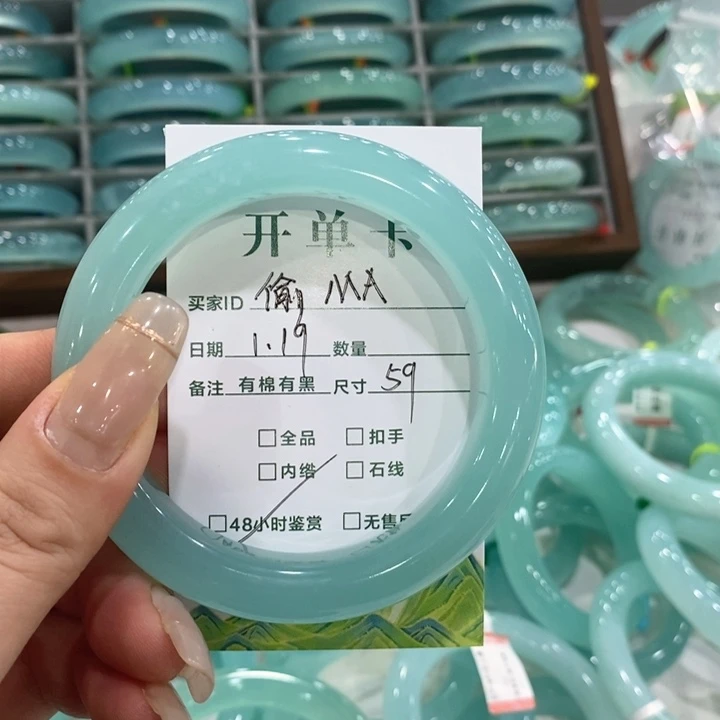 蛇纹石玉手镯未镶嵌偷****头