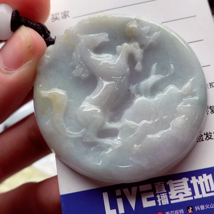 翡翠挂件未镶嵌翡翠