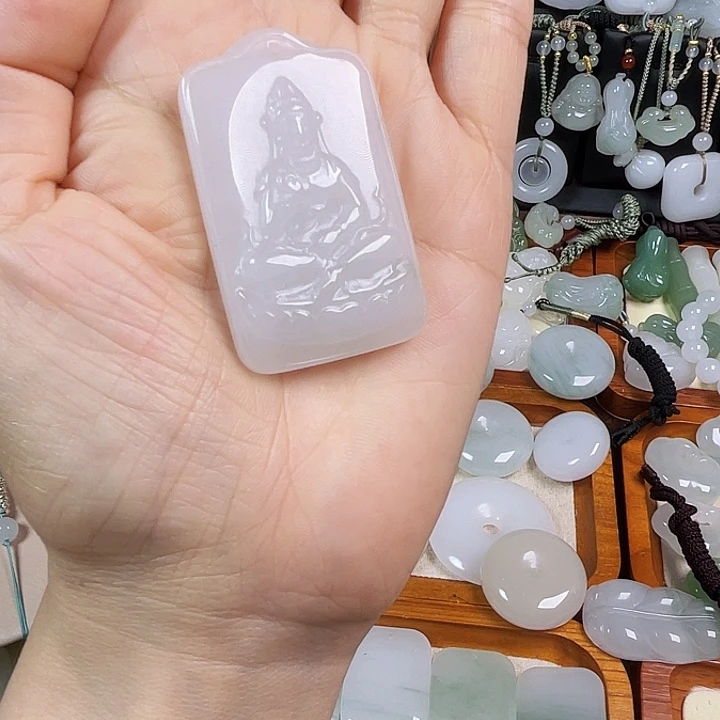 有***福石英质玉未镶嵌颈饰