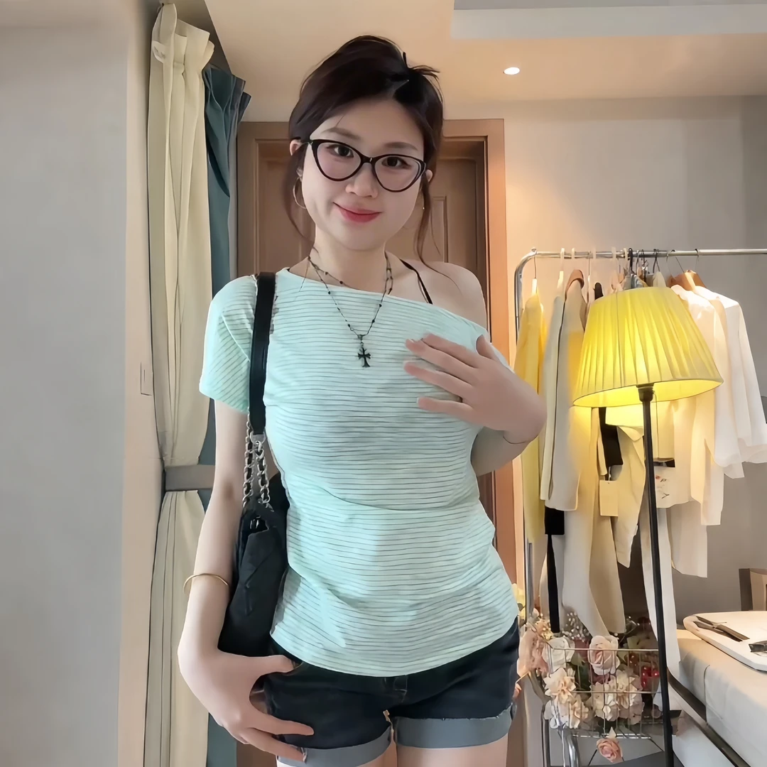 大码设计感修身显瘦露肩上衣夏季微胖MM通勤百搭条纹斜肩短袖T恤