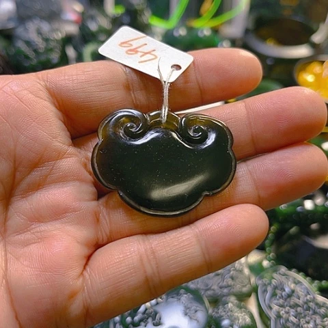 蛇纹石玉颈饰未镶嵌杨**士