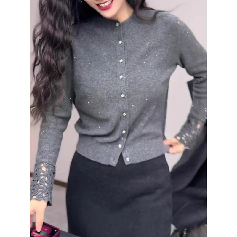 随性优雅！羊毛珠片袖口钩花半高领针织开衫外套