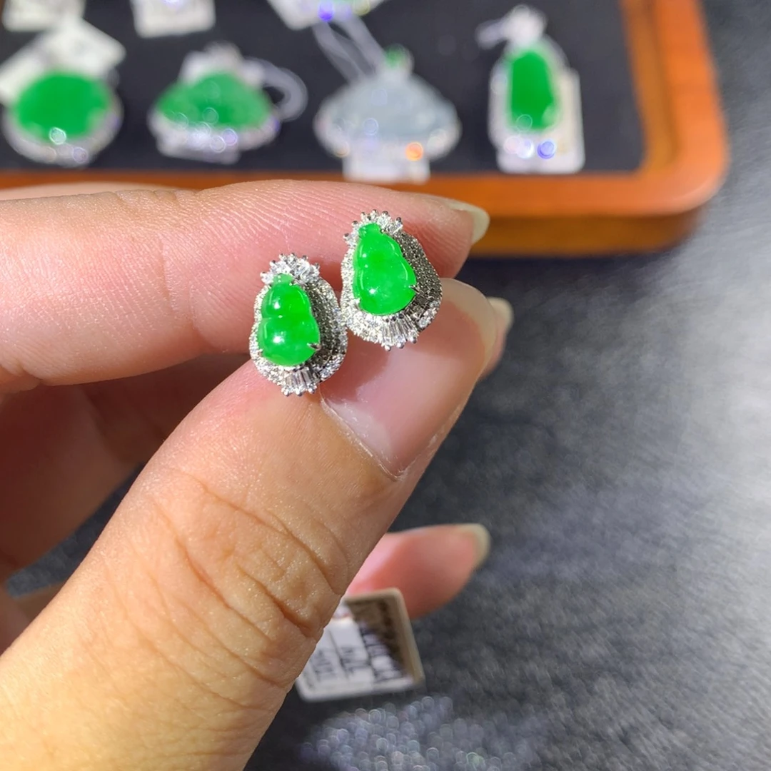 18K金镶嵌翡翠耳饰翡翠