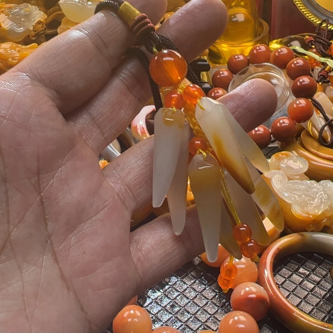 石英质玉未镶嵌颈饰