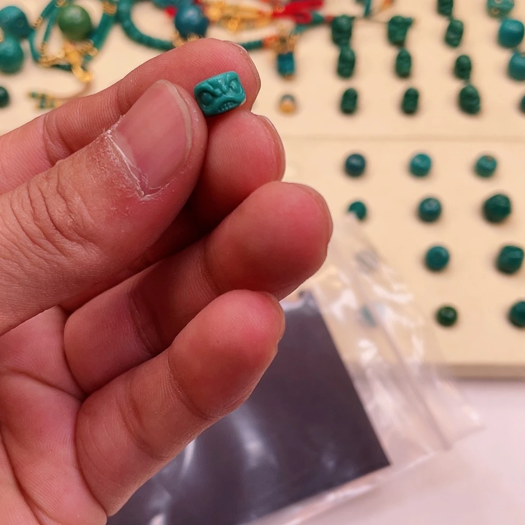 绿松石颈饰未镶嵌