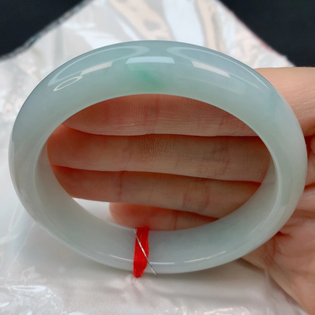 未镶嵌手镯翡翠56.8正圈，浅色细腻，037