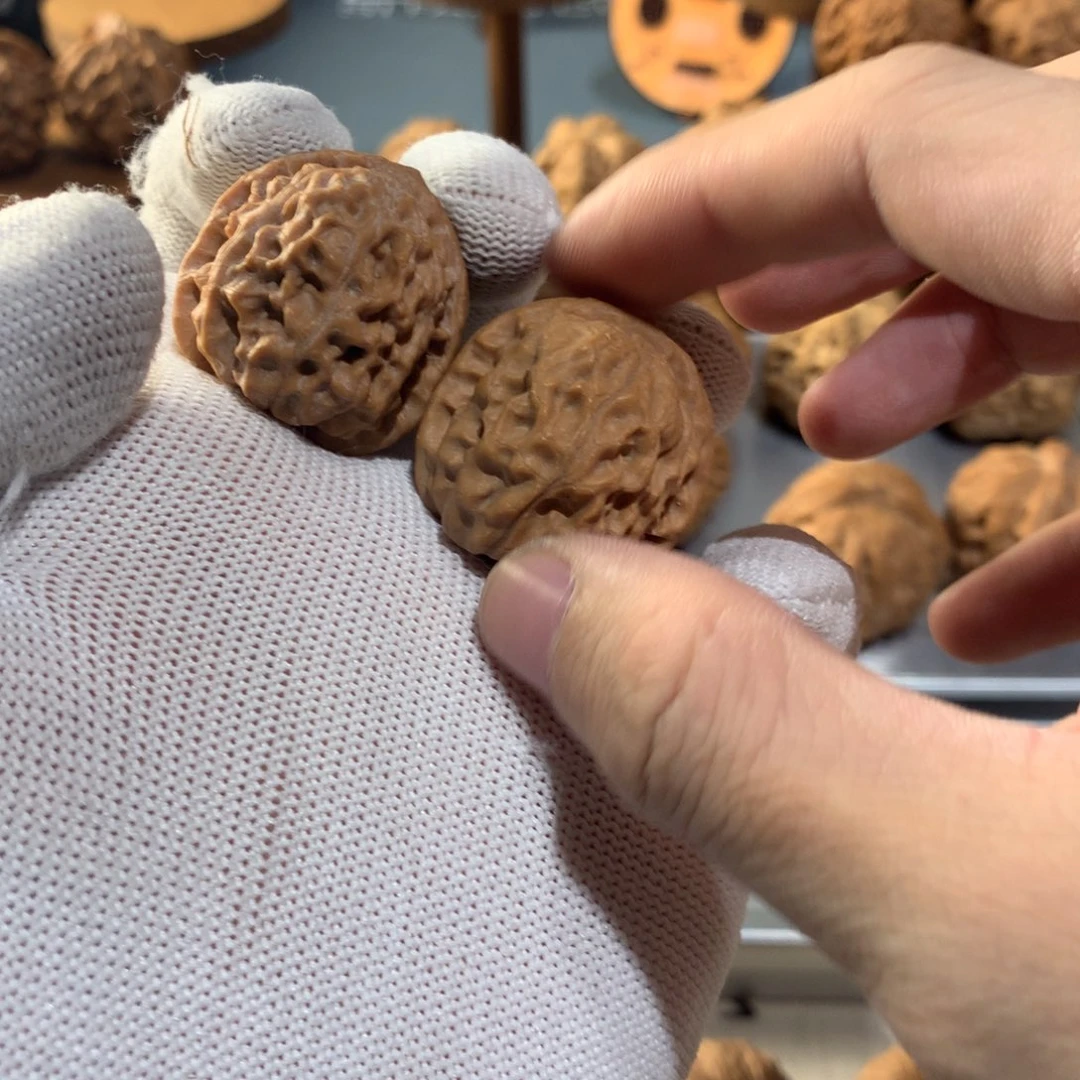 文玩核桃吊坠黄松玉元宝