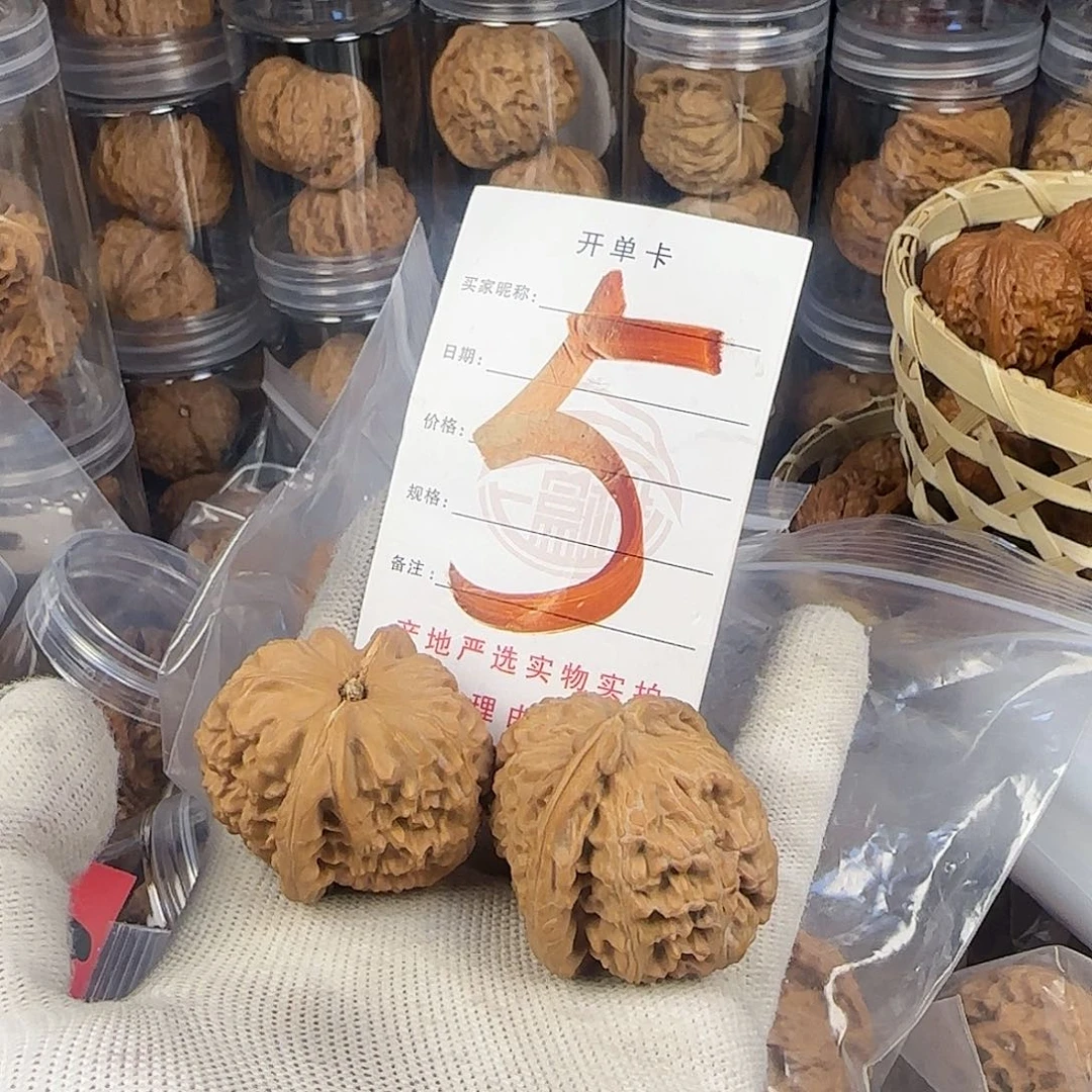 文玩核桃吊坠少***料三角白