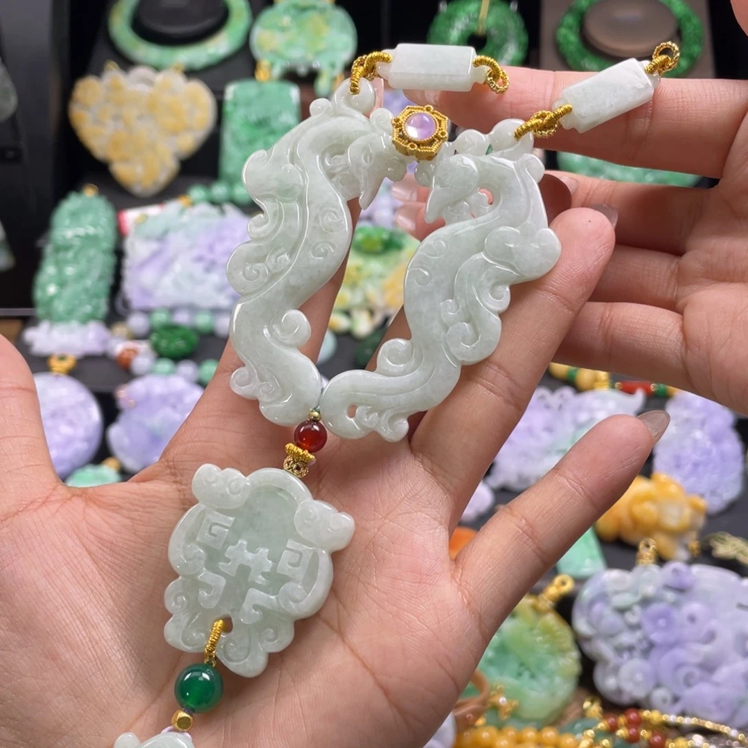 翡翠未镶嵌颈饰待编织