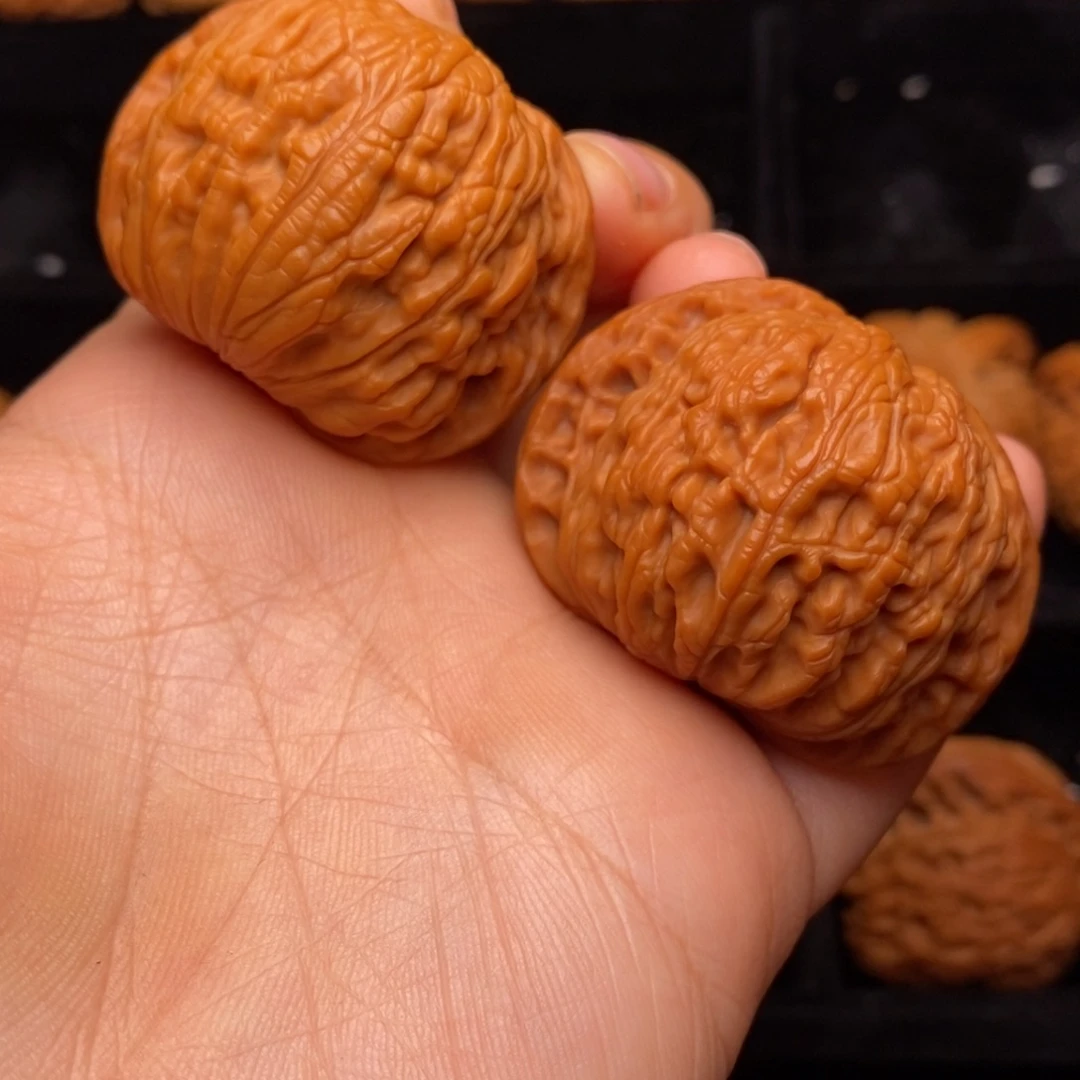 文玩核桃把件秦岭野生核桃