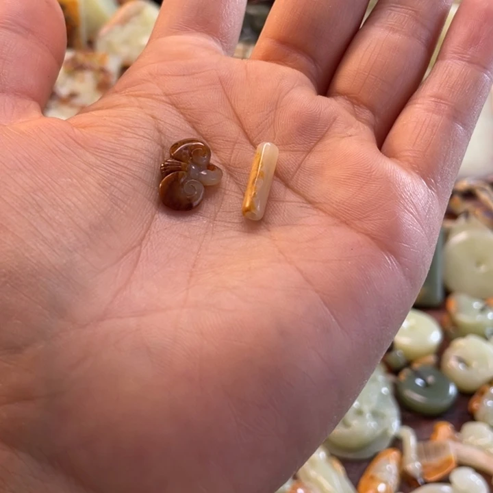馨***心岫岩河磨玉（透闪石质玉）未镶嵌颈饰