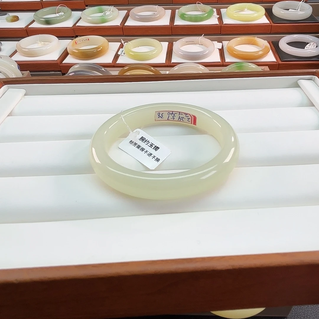 和田玉未镶嵌手镯55贵妃镯