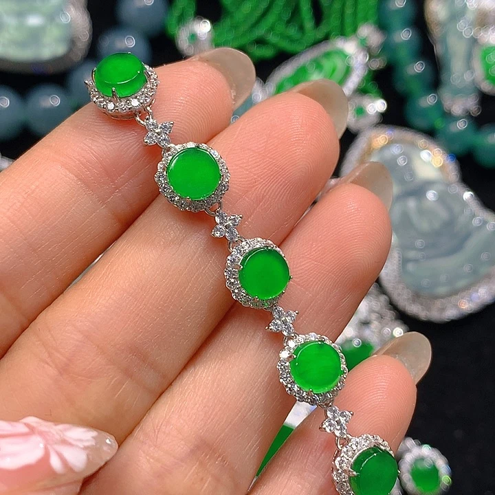 翡翠颈饰未镶嵌翡翠