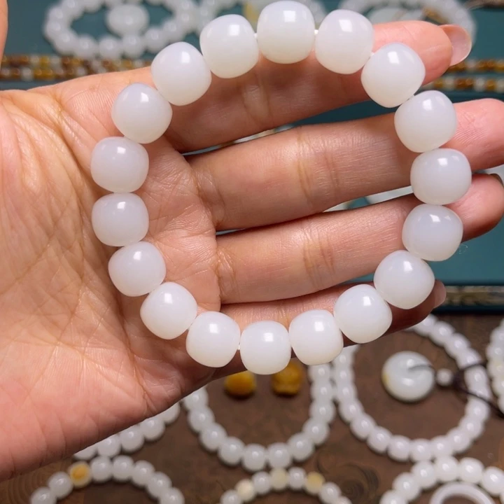 *****和田玉未镶嵌颈饰