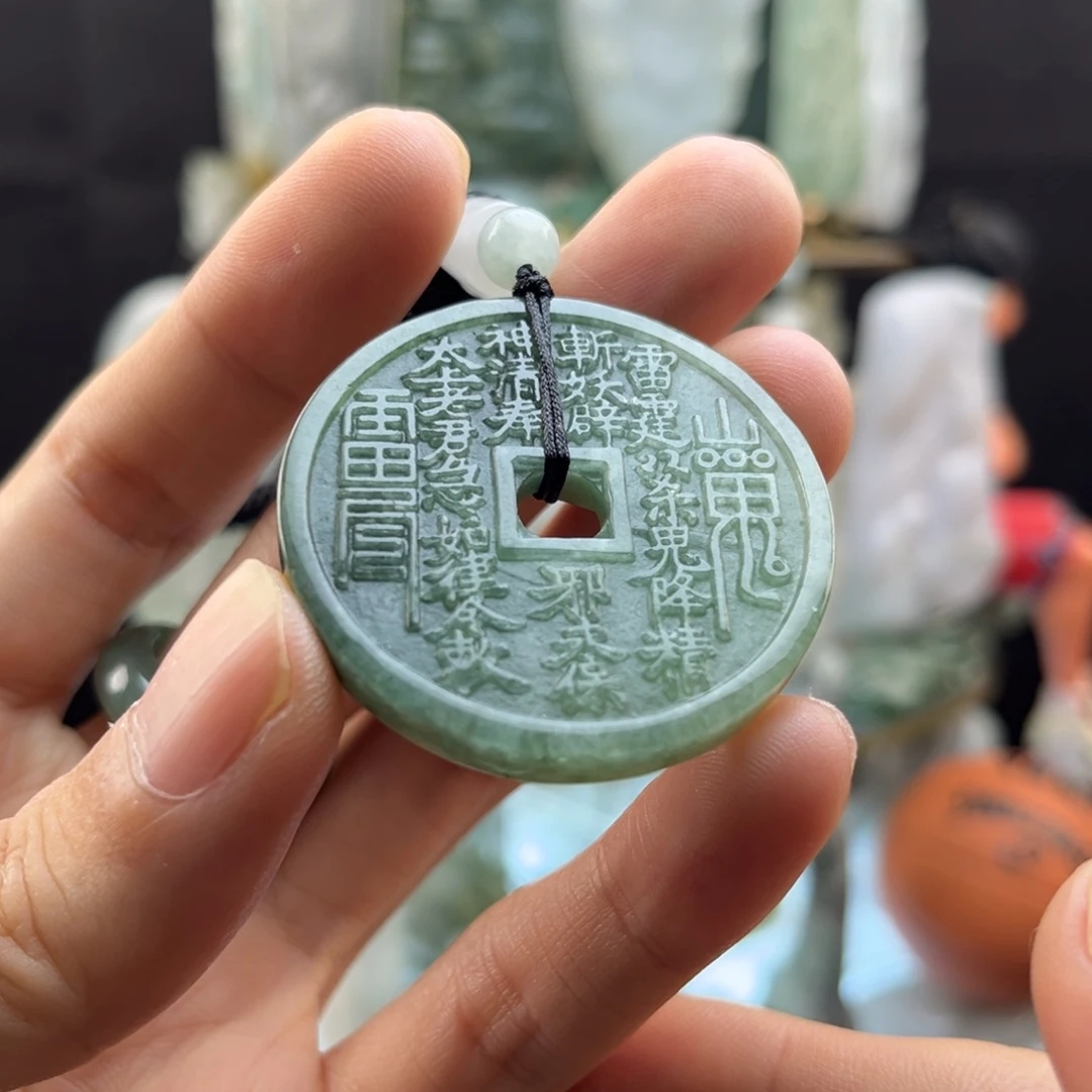 翡翠未镶嵌颈饰山鬼花钱