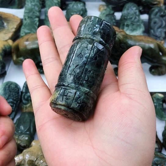 未镶嵌岫岩河磨玉（透闪石质玉）把件
