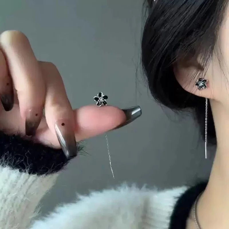 铜合金耳饰 气质黑色樱花流苏耳线时尚高级感耳环女显脸瘦耳饰潮