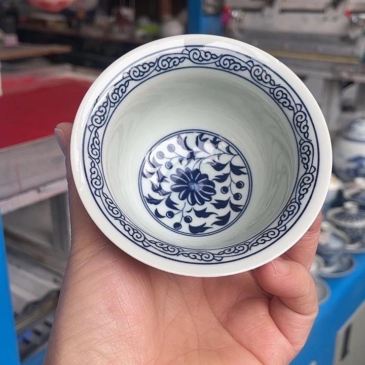 青花釉下彩杯子哈