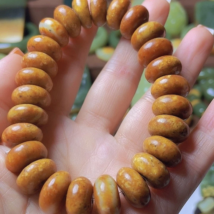 未镶嵌岫岩河磨玉（透闪石质玉）挂件