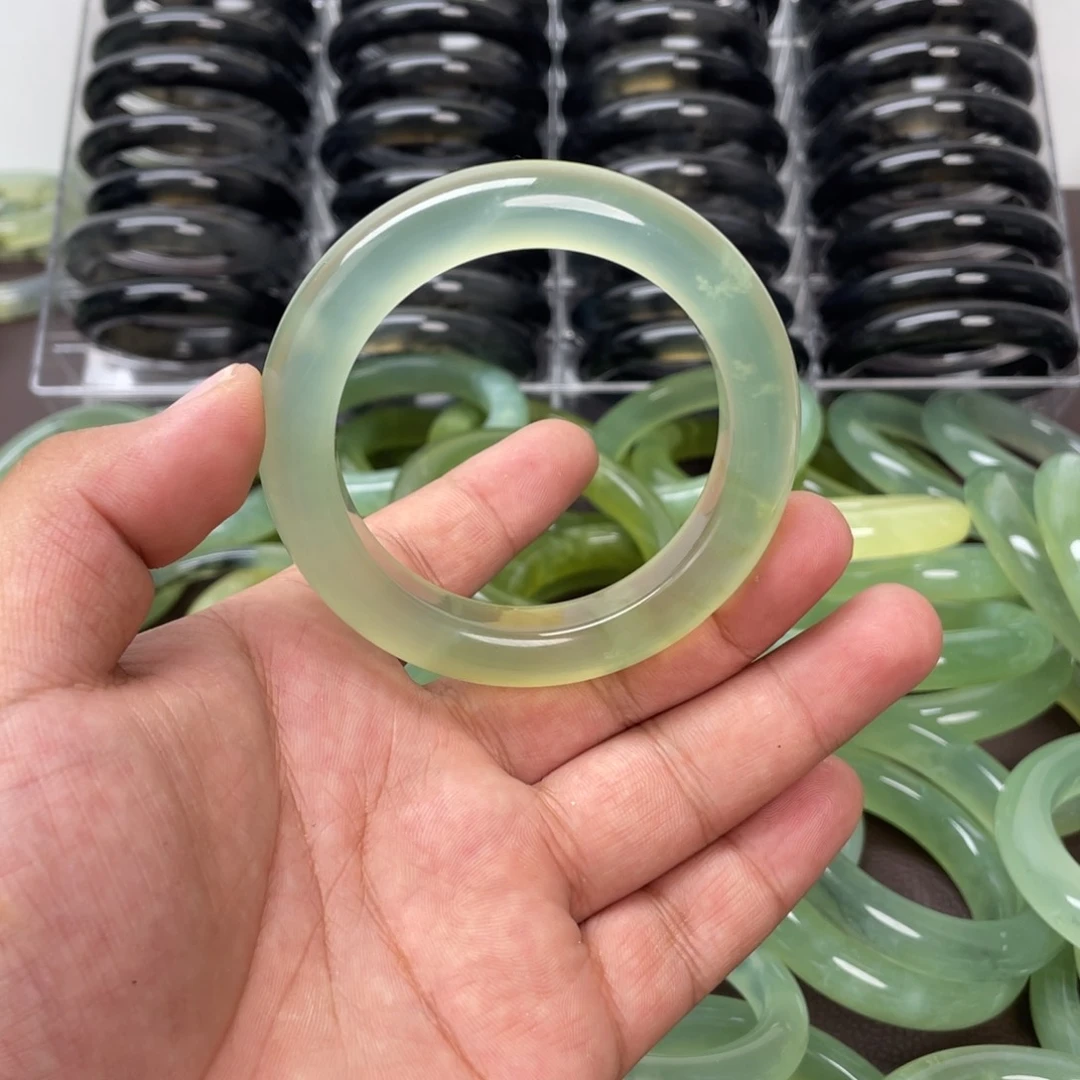 蛇纹石玉未镶嵌手镯来*