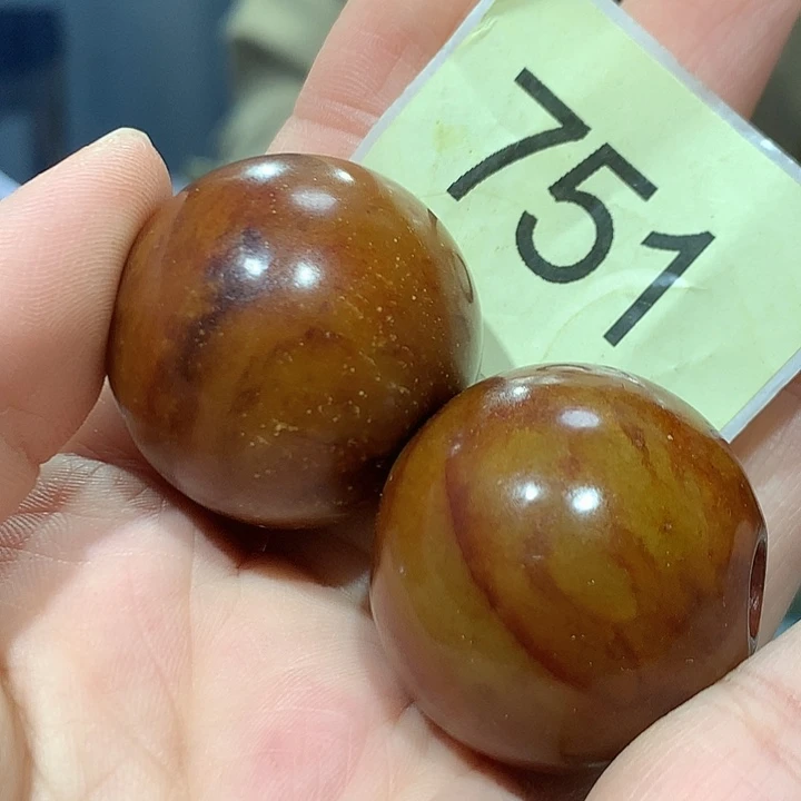 古***成和田玉未镶嵌颈饰