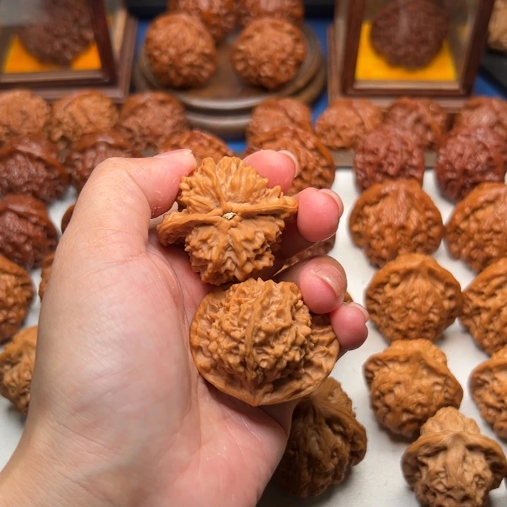 吊坠桃核张***?好好好好好