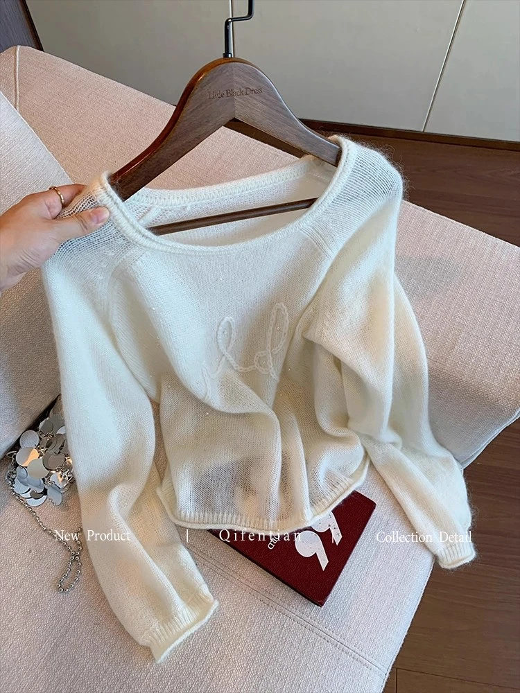 慵懒白色钉珠卷边针织衫女2025秋季新款简约温柔百搭软糯套头毛衣