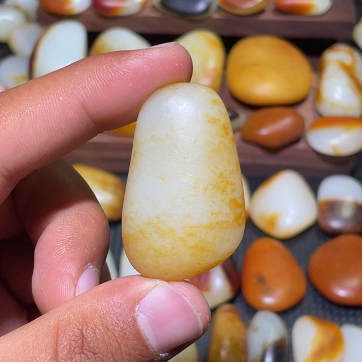 和田玉颈饰未镶嵌22.5克原籽无修