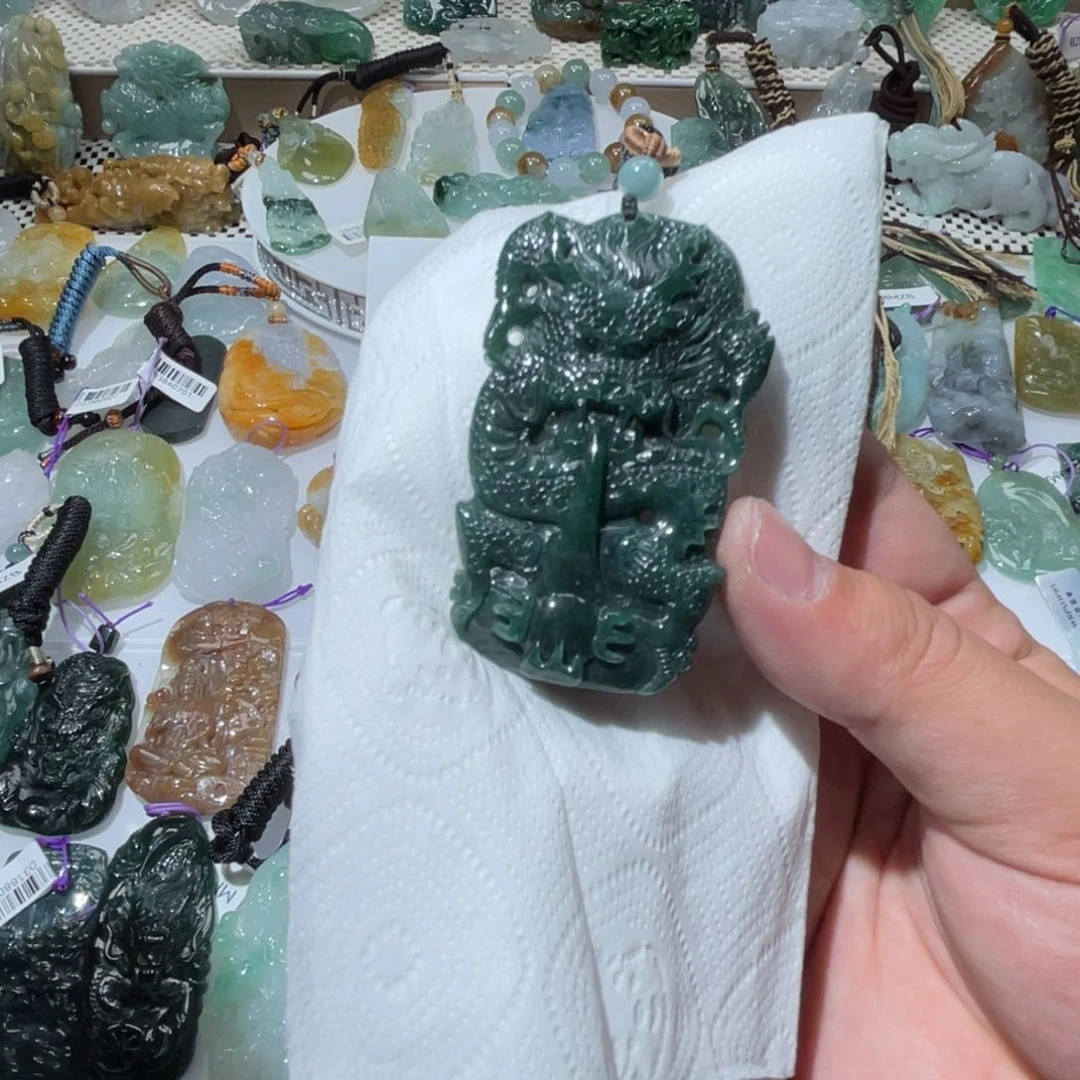 翡翠颈饰未镶嵌天然