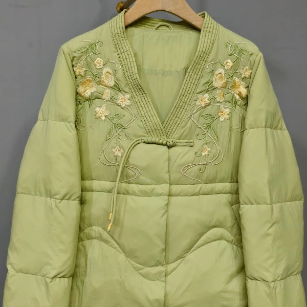【胖宝推荐】新款斜襟立领盘扣中式复古重工刺绣羽绒服9905-3