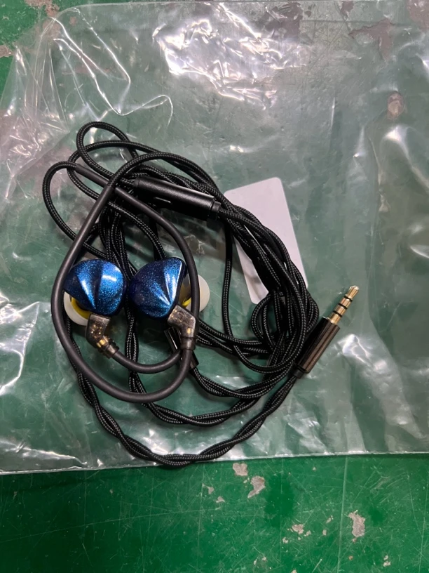 9新 捡漏有线耳机编号B858