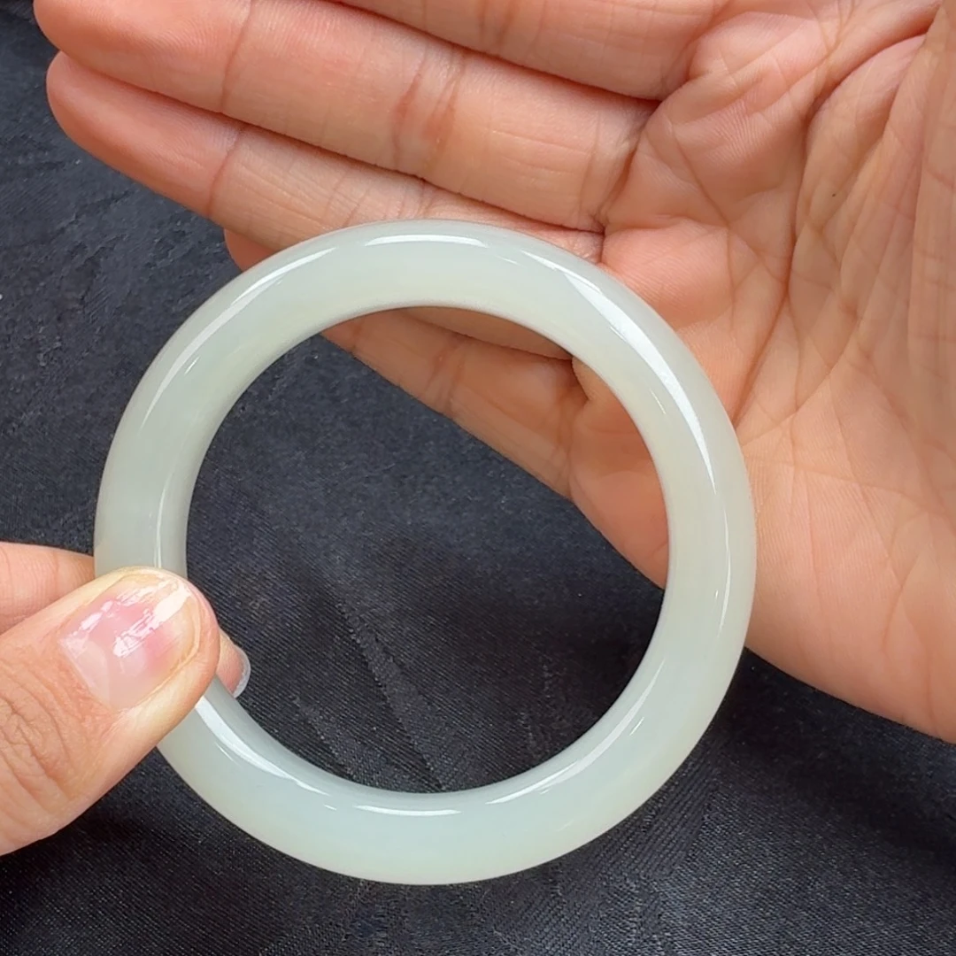 和田玉未镶嵌手镯浅冰晴起荧光7号