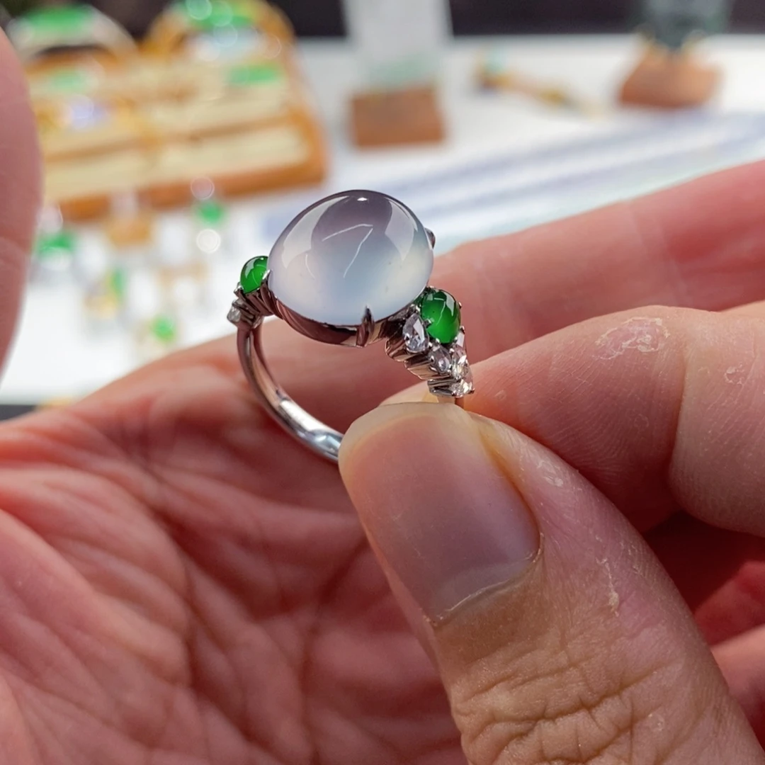 翡翠戒指18K金镶嵌戒指